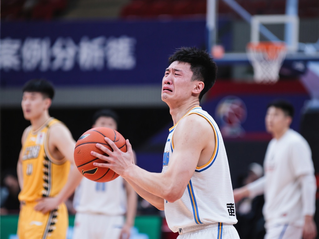 解盛岩独砍20分 朱星辰强势闪耀赛场 案例分析:在上一场比赛中,某职业队员因为